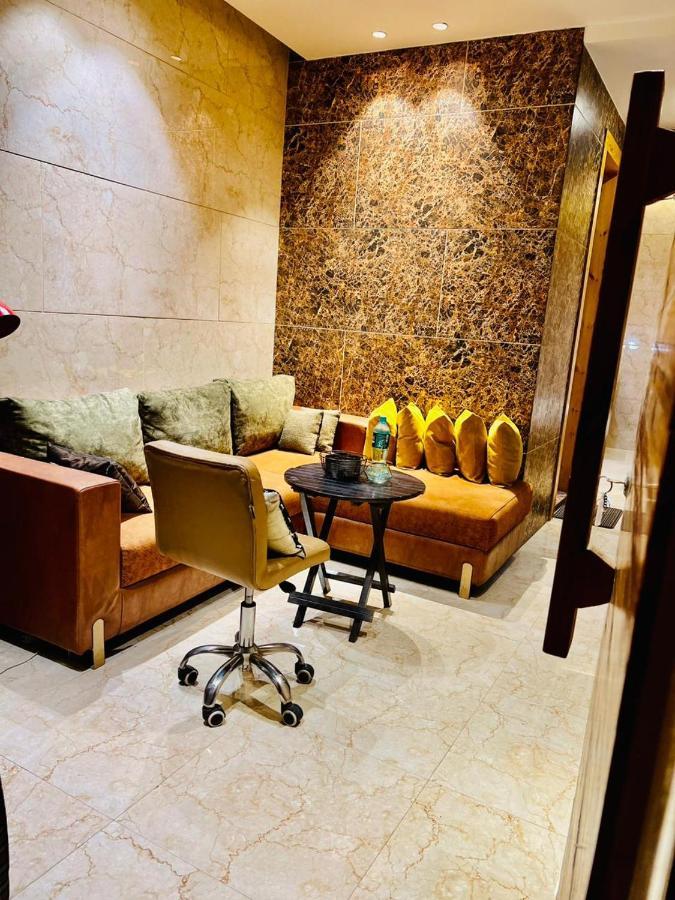Divine Studios Rajouri Garden New Delhi Eksteriør bilde