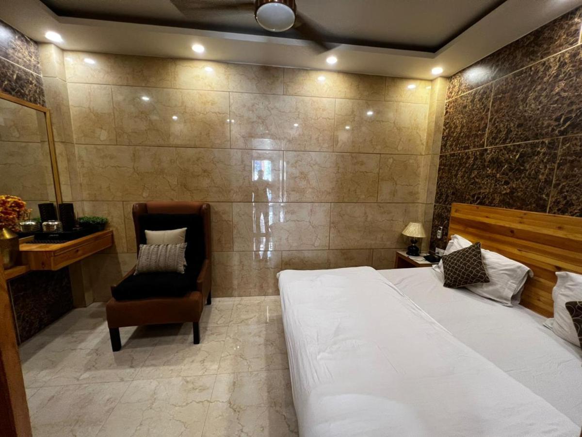 Divine Studios Rajouri Garden New Delhi Eksteriør bilde