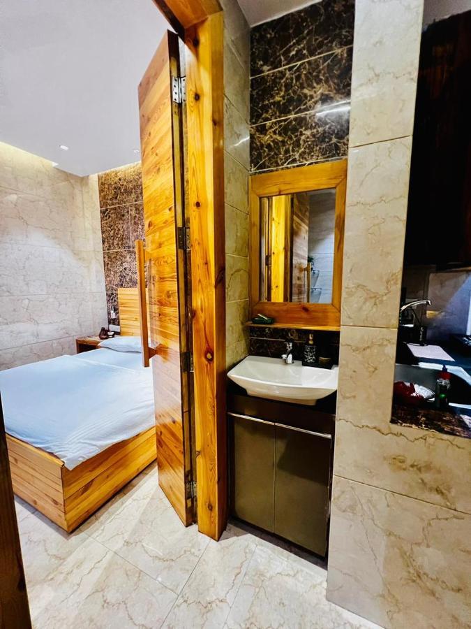 Divine Studios Rajouri Garden New Delhi Eksteriør bilde